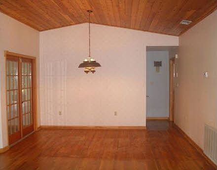 4th image of 547 Clubhouse Dr