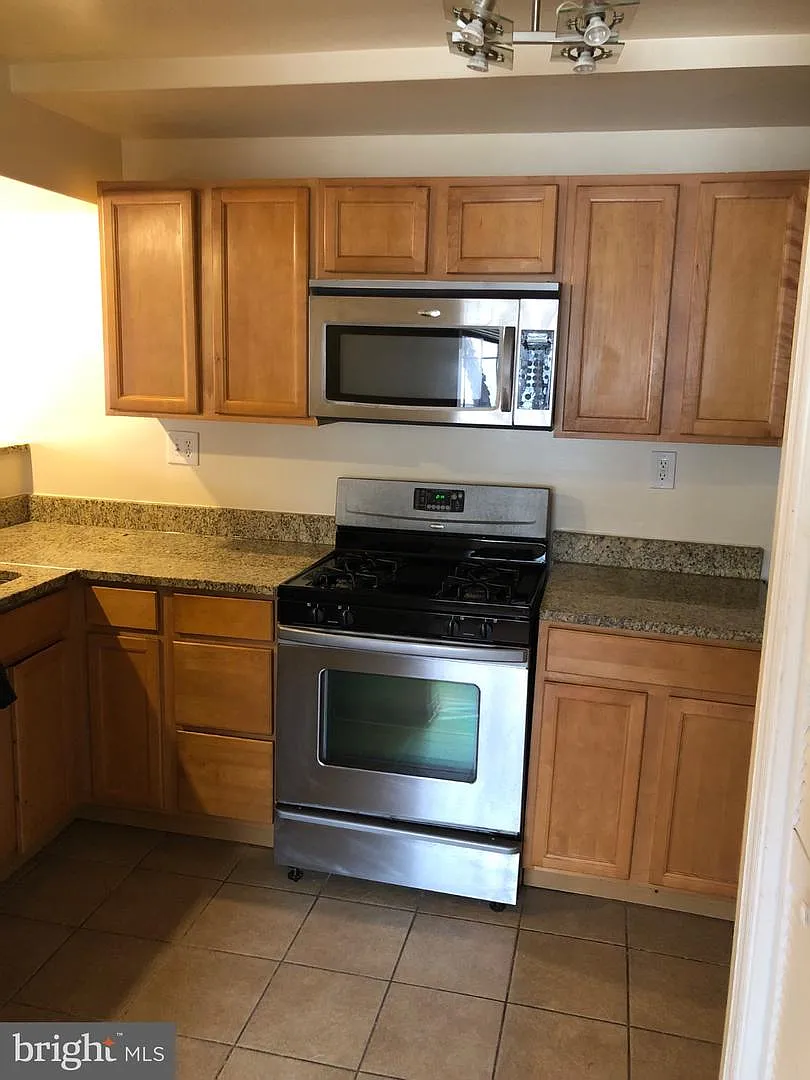 2502 Markham Ln APT 1 photo 1
