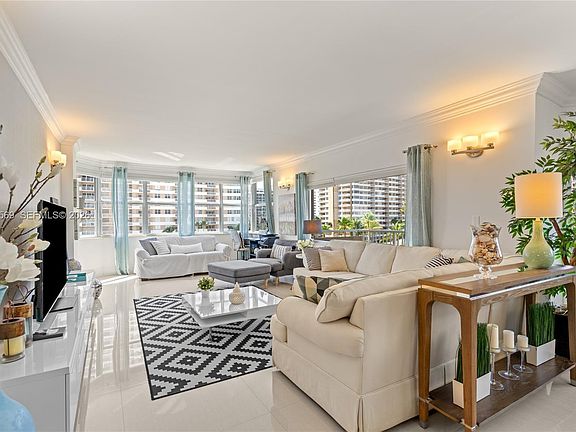 3rd image of 1950 S Ocean Dr APT 4E