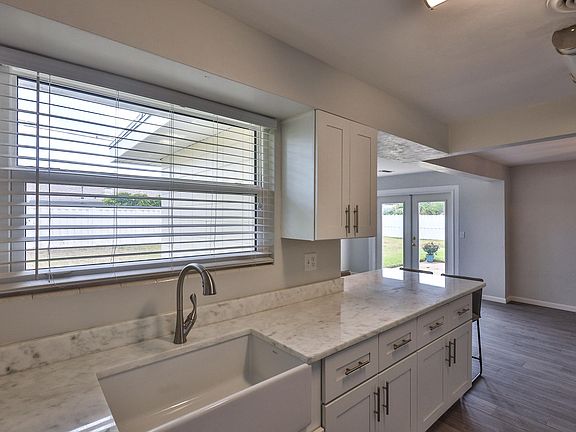 5th image of 513 N Halifax Dr