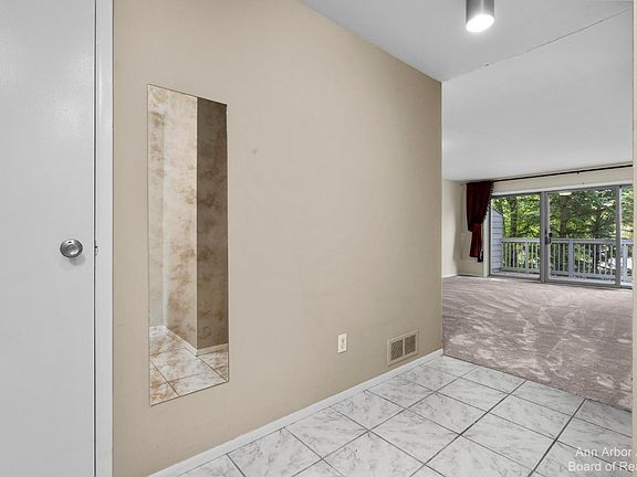 4th image of 640 Watersedge Ct