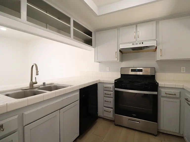 432 N Center Ct — Photo 5