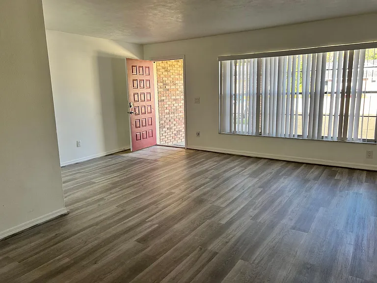 5801 Marble Ct — Photo 4