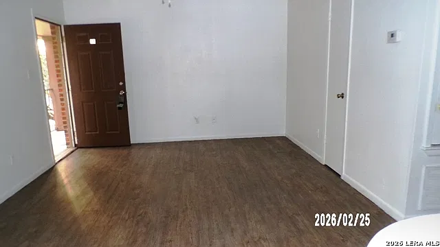 2 bed, 1.0 bath, 700 sqft, $775 — Photo 2