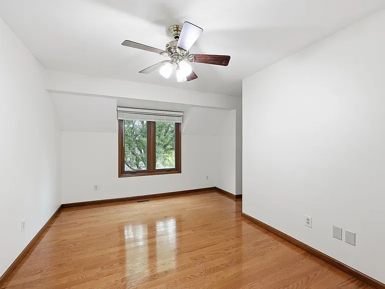 7666 Windwood Dr — Photo 24