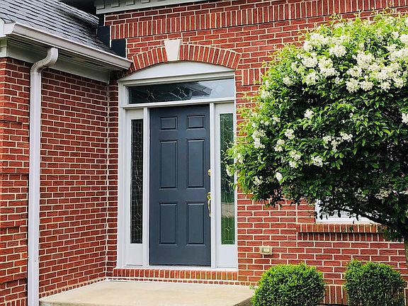 4th image of 934 Greenview Ct