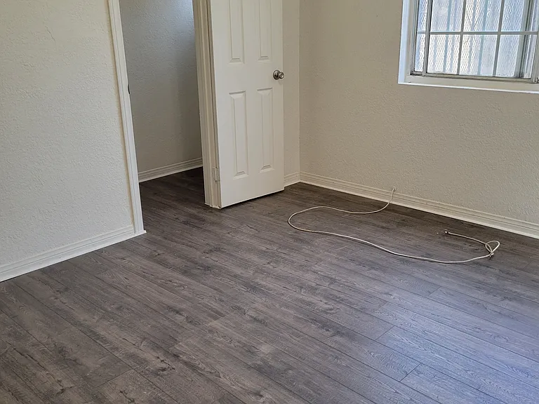 1305 E 56th St #1307-1/2 — Photo 2