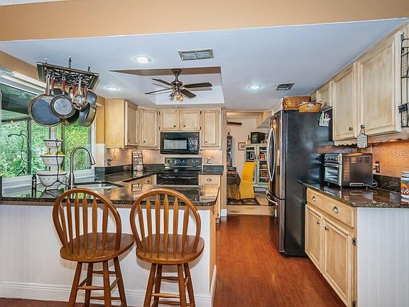 2nd image of 3405 Bloomingdale Oaks Dr