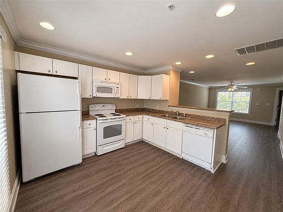 5th image of 1725 Harvey Mitchell Pkwy S APT 1624