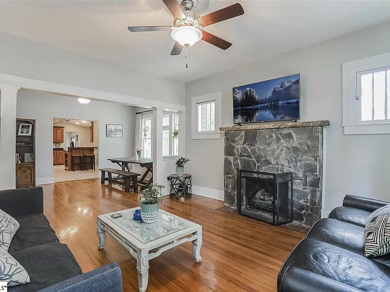 19 David St — Photo 2