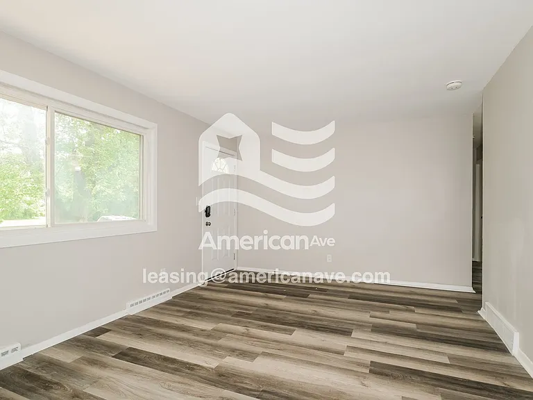 1482342_004_living_room_13858333.jpg