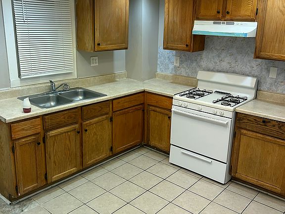 5th image of 3101 Dupont Ave N #1