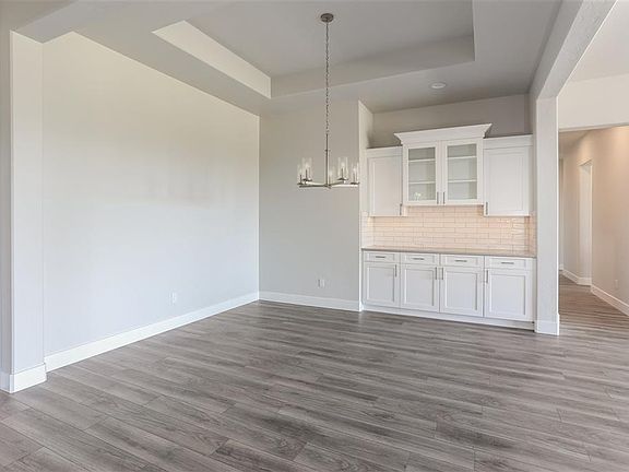 3rd image of 425 Ventus St
