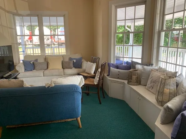 32 York St #1, York, ME 03909