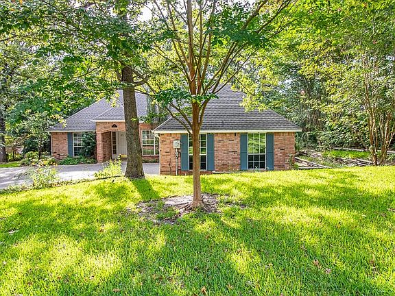 3rd image of 526 Dogwood Ln