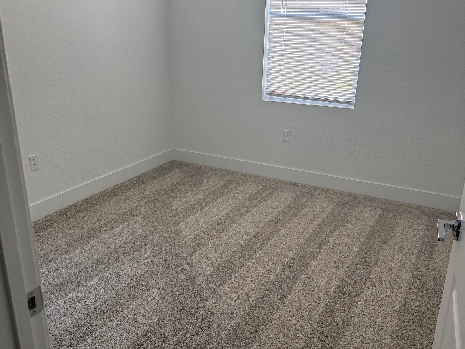 4 bed, 2151 sqft, $4,000 — Photo 4