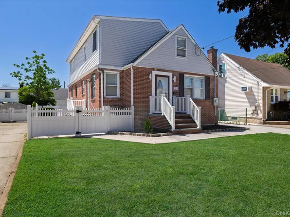 191 Raff Ave, Mineola, NY 11501