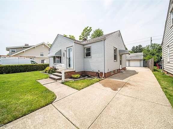 2nd image of 1426 Orchard Heights Dr