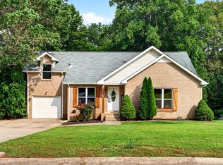800 Leigh Ann Dr, Clarksville, TN 37042