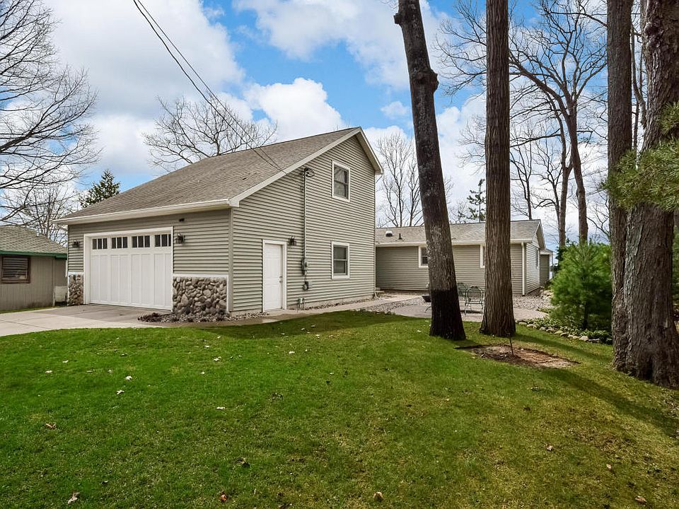 1st image of 10083 Lakeshore Dr