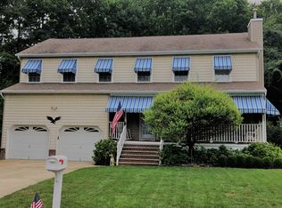 1701 Finderne St, Oakhurst, NJ
