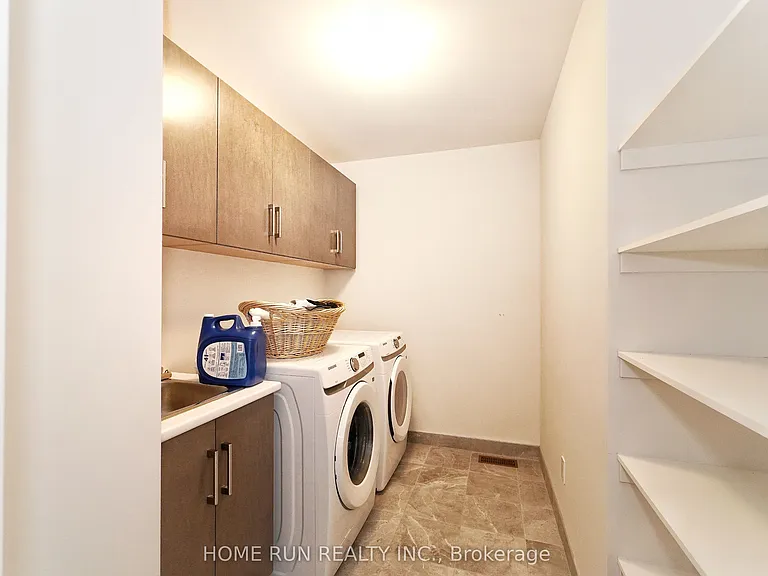 250 Soprano Ave — Photo 33