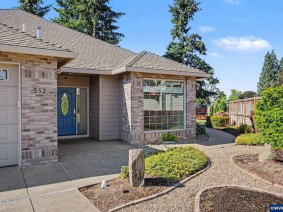 2nd image of 552 SE Arbor Ct