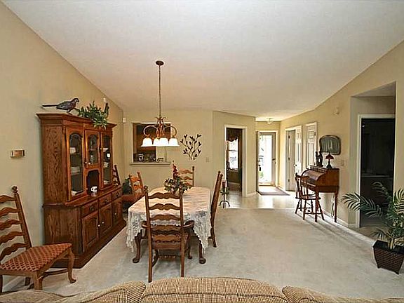 4th image of 19264 Fox Chase Dr