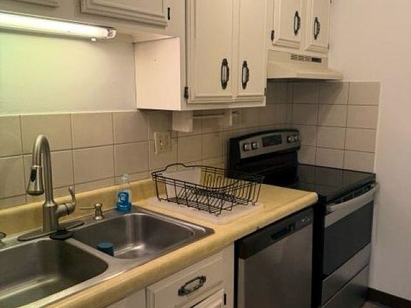 5th image of 3180 Justin Ct APT 7