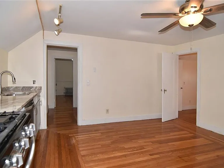 2915 Post Rd #2 — Photo 6