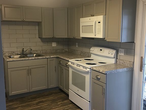 3rd image of 805 Cherrydale Ave