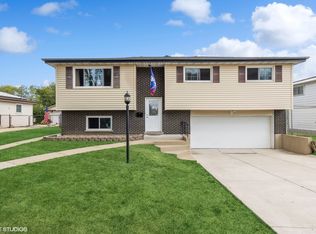 65 S Mill Rd, Addison, IL 60101