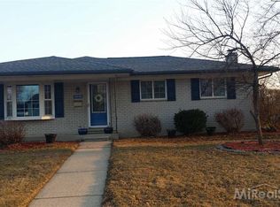 38490 Littlefield Dr, Sterling Heights, MI 48312
