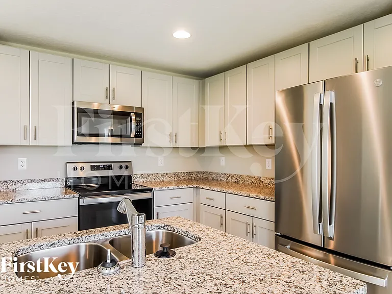 646 Lindbergh Way — Photo 8