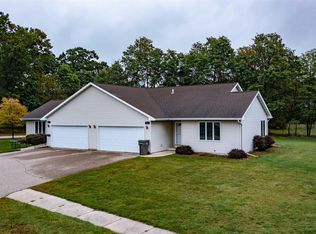 911 Mead Dr, Waupaca, WI 54981