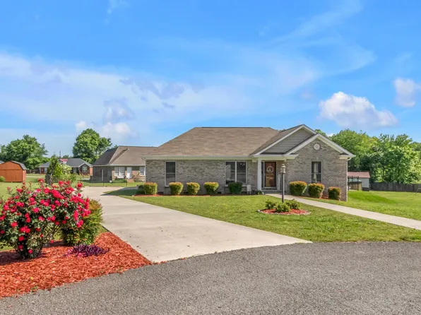 102 Oak Point Cir, Fayetteville, TN 37334