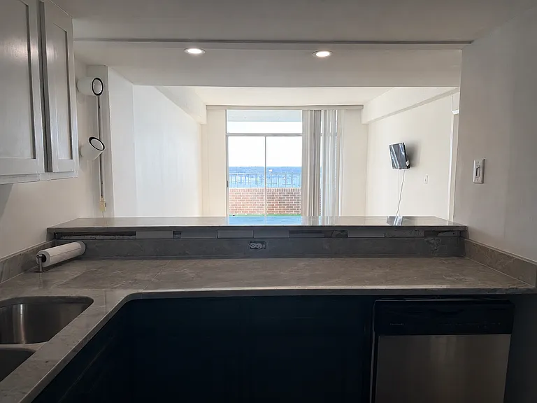 14 Lockwood Dr #9K — Photo 11