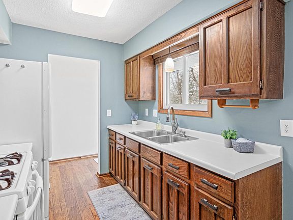 3rd image of 7626 Irish Avenue Ct S