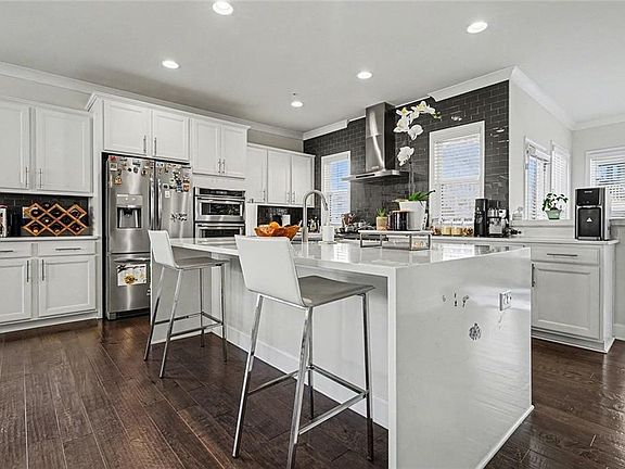 4th image of 2201 Croston Ln