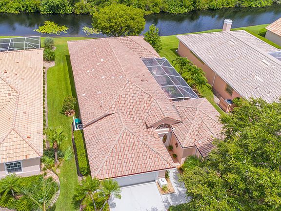 3rd image of 919 Palm Brook Dr