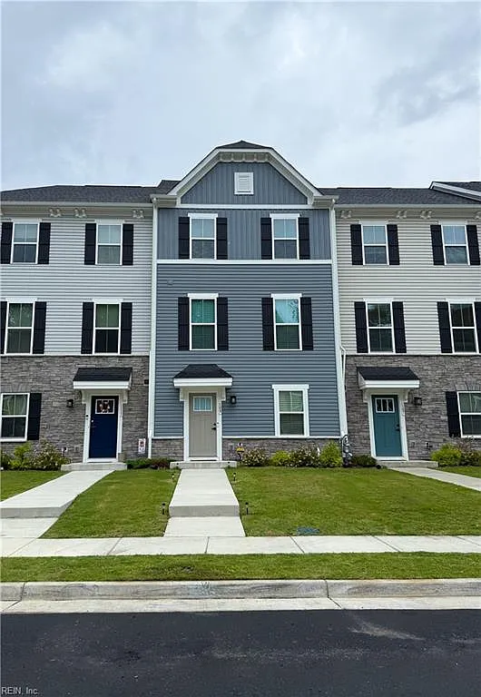 3 bed, 2.5 bath, $2,645 — Photo 1