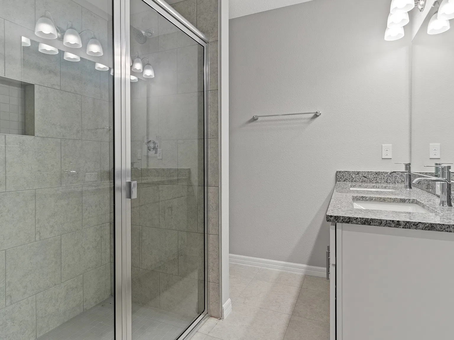 3 bed, 1300 sqft, $1,800 — Photo 3