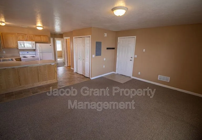 975 Eve Dr #3 — Photo 2