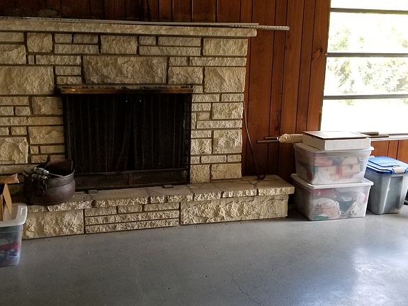2nd image of 2703 Wood St