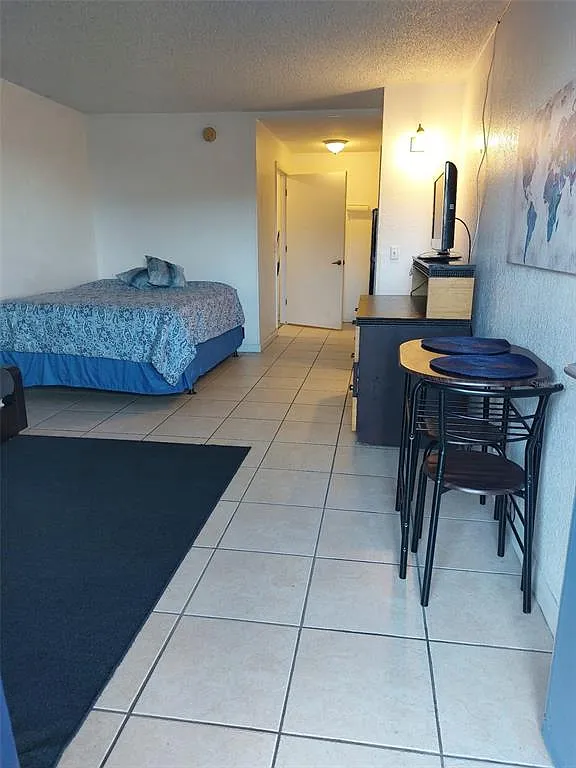 Studio, 1.0 bath, 300 sqft, $975 — Photo 4
