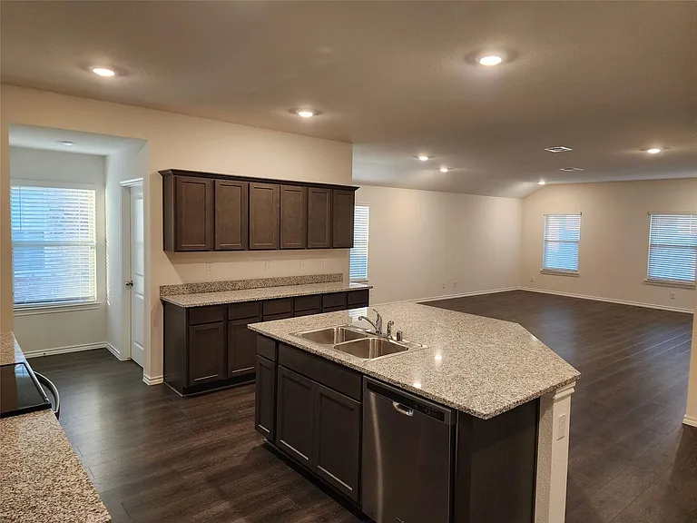 100 Stovall Ln — Photo 16