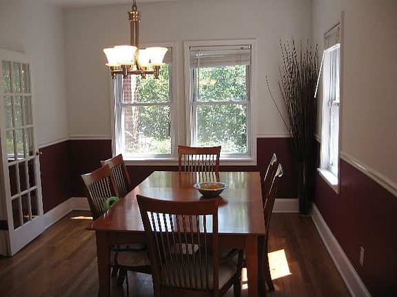 •	Large dining room with French doors
