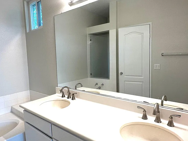 1554 Hastings Way — Photo 7