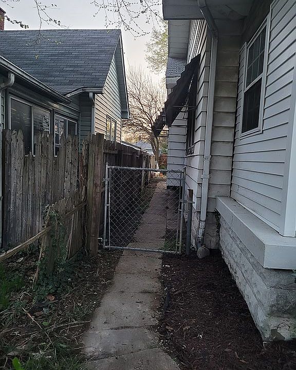2nd image of 434 N Tibbs Ave