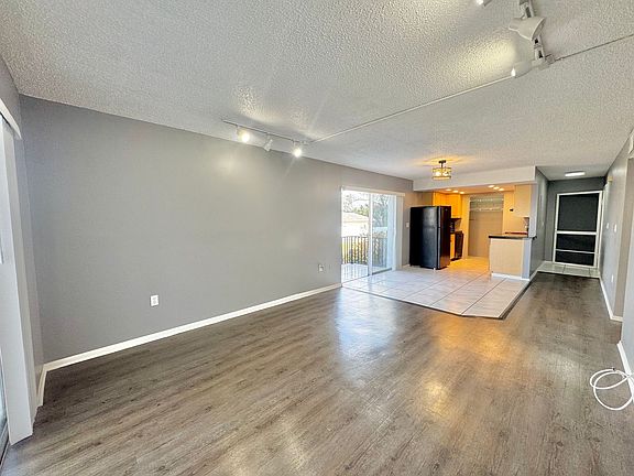 4th image of 1550 11th St NE APT D4
